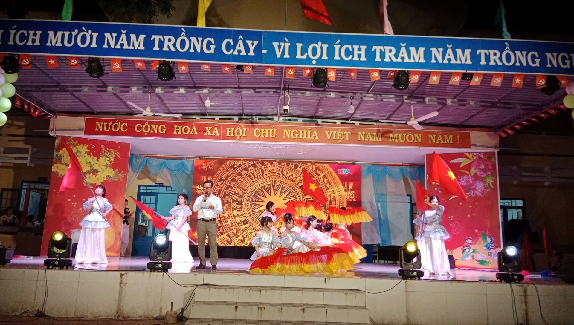 Liên đội trường THCS Huy Khiêm tổ chức Hội trại Văn nghệ với chủ đề "Thiếu nhi vui khỏe - Tiến bước lên đoàn"